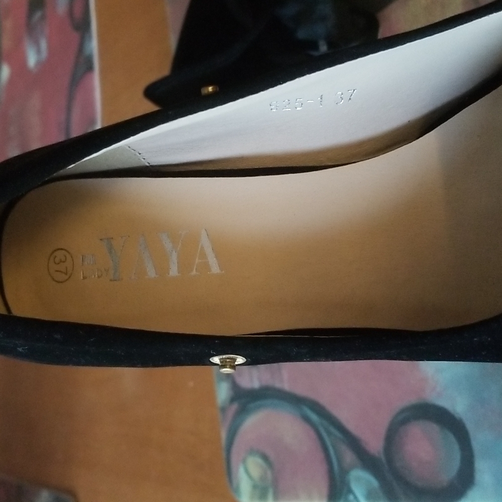 On sale!! For Lady Yaya black velvet 5" heels - Picture 4 of 4